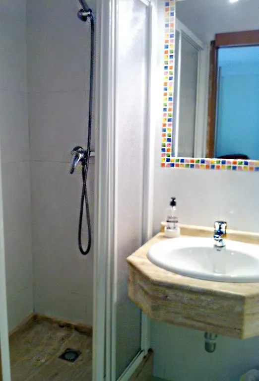 Hostal Del Carmen Santander Guest house