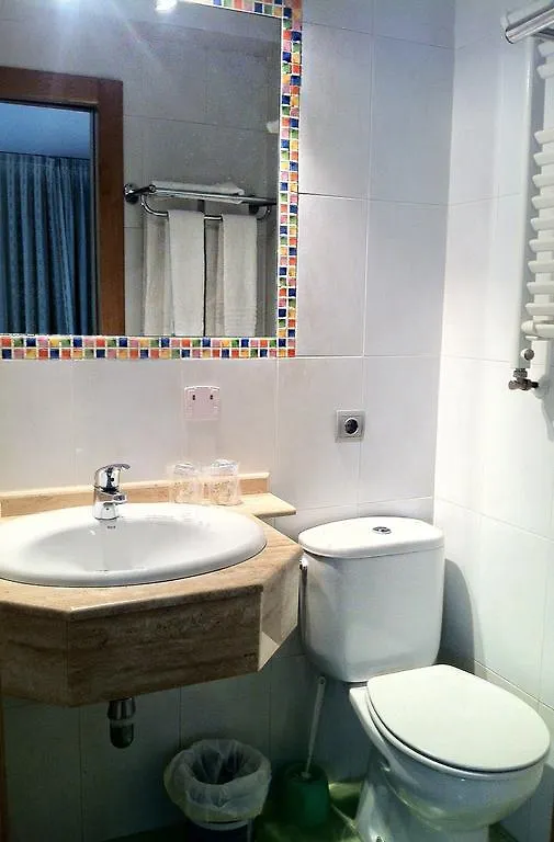 Hostal Del Carmen Santander 2*,